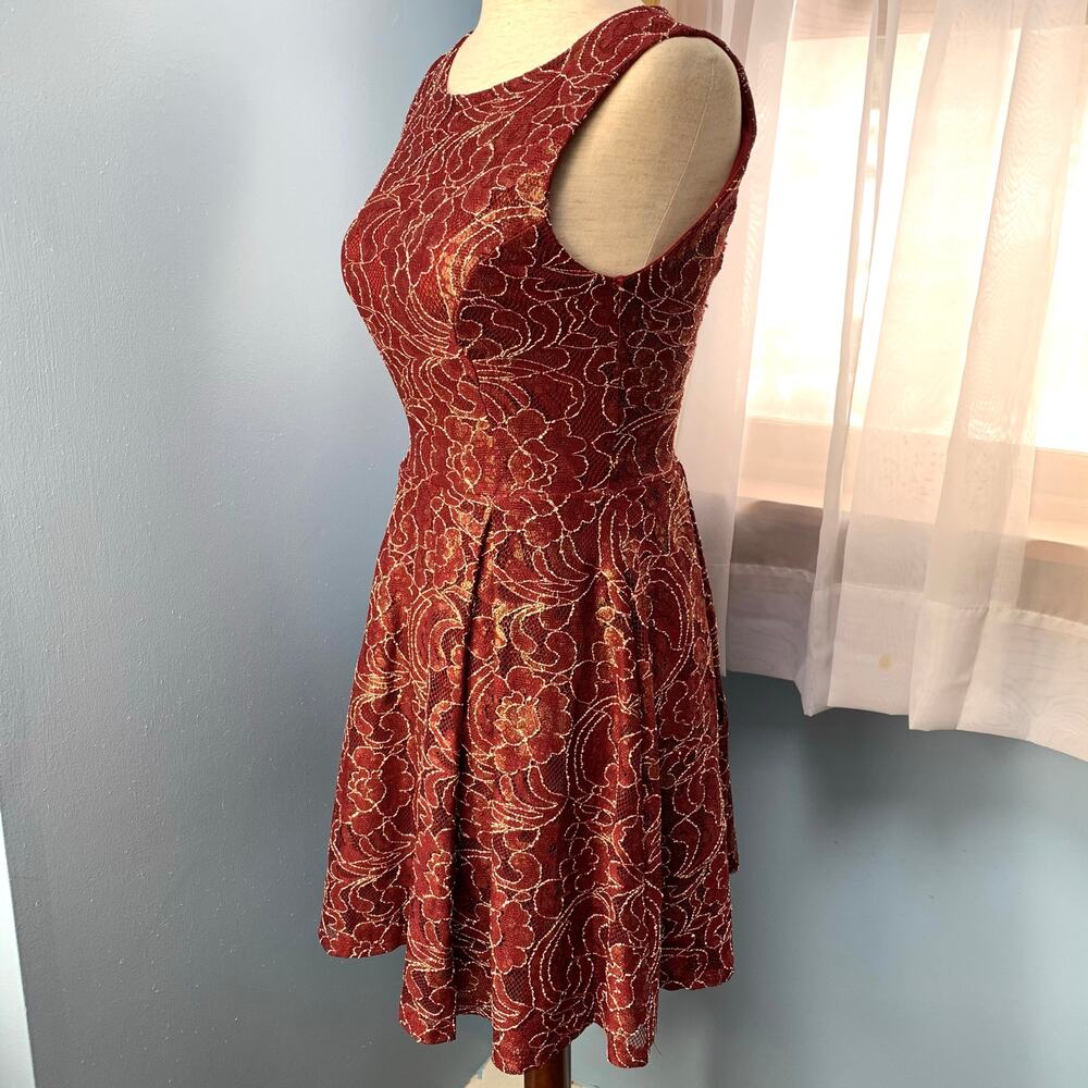 Everleigh Burgundy and Gold Sleeveless Lace Dress Size Medium - Picture 3 of 7